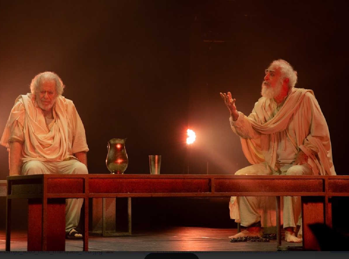 Cena do espetáculo O Julgamento de Sócrates / Foto: Rafa Marques