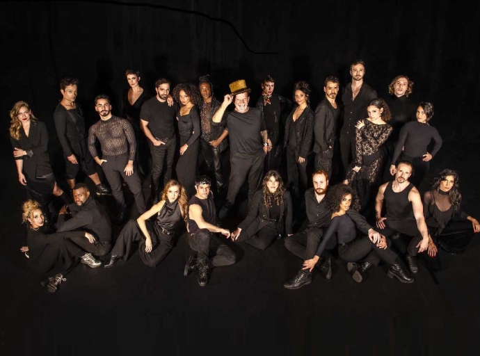 Musical “A Chorus Line” celebra os 50 anos do clássico da Broadway com 24 atores e Raul Gazolla no papel de Zach